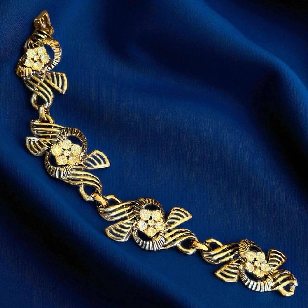 Vintage Gold Tone Rhinestone Floral Bracelet